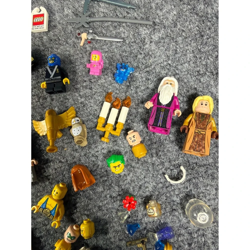Lego Minifigure and Accessories Lot